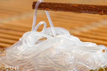 鴨血粉絲湯里的粉絲對身體有好處 鴨血粉絲湯里的粉絲對身體有好處