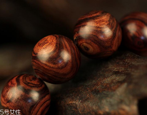 紫檀柳手串怎么盤 大神的盤玩心得 紫檀柳手串怎么盤 大神的盤玩心得