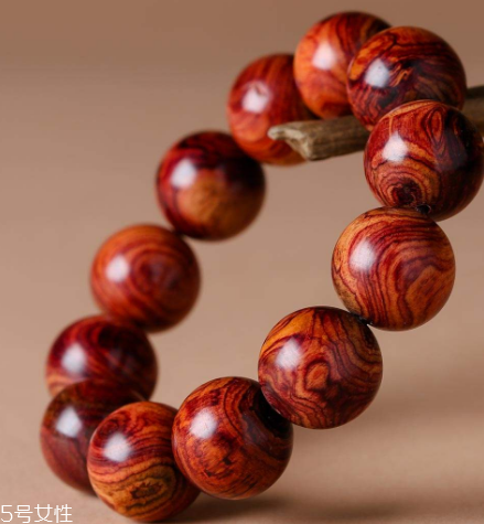 紫檀柳手串怎么盤 大神的盤玩心得 紫檀柳手串怎么盤 大神的盤玩心得