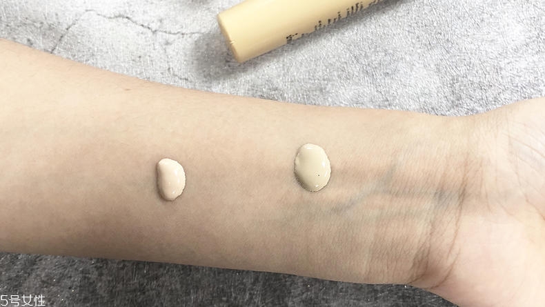 露華濃粉底液和mistine哪個好 2款平價好貨pk 露華濃粉底液和mistine哪個好 2款平價好貨pk