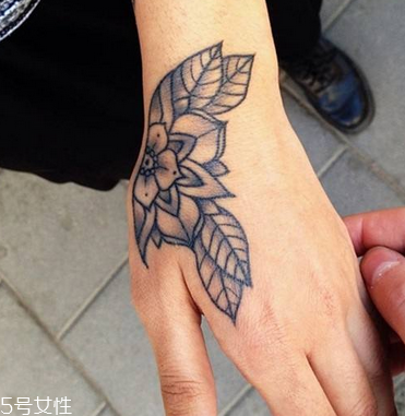 紋身會影響月經(jīng)嗎 最好避開生理期 紋身會影響月經(jīng)嗎 最好避開生理期