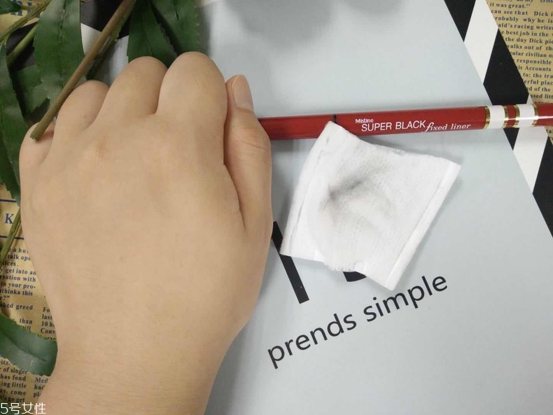 mistine紅管眼線筆防水嗎 持妝能力非常不錯 mistine紅管眼線筆防水嗎 持妝能力非常不錯