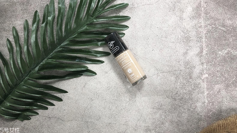 露華濃粉底液和mistine哪個好 2款平價好貨pk 露華濃粉底液和mistine哪個好 2款平價好貨pk