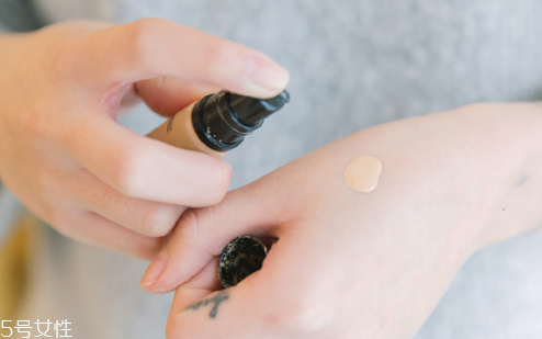 底妝怎么畫(huà)更顯清透不脫妝 夏日最強(qiáng)底妝畫(huà)法