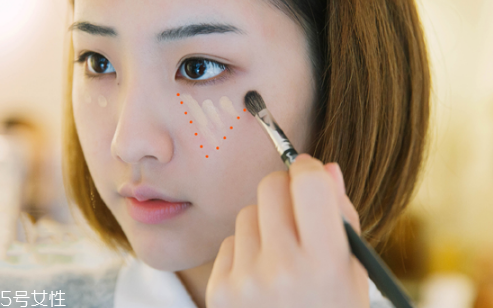 底妝怎么畫(huà)更顯清透不脫妝 夏日最強(qiáng)底妝畫(huà)法