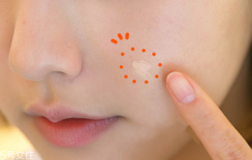 底妝怎么畫(huà)更顯清透不脫妝 夏日最強(qiáng)底妝畫(huà)法