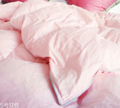 羽絨被可以干洗嗎 會(huì)影響保暖性