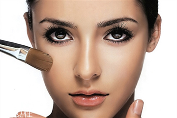 粉底液涂多少合適 粉底液的用量要因人而異 粉底液涂多少合適 粉底液的用量要因人而異