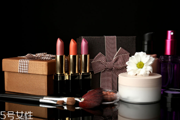 化妝品放冰箱多少度 冷藏化妝品不能亂來(lái)