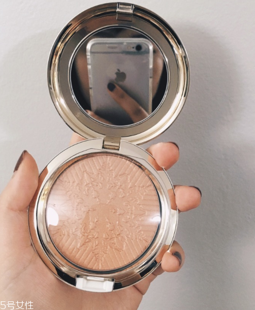 珠光粉餅怎么用法 立體臉獨(dú)家秘笈 珠光粉餅怎么用法 立體臉獨(dú)家秘笈