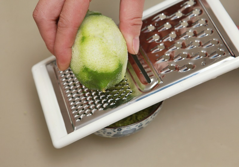 榨檸檬汁的制度方法 3招不用榨汁機 榨檸檬汁的制度方法 3招不用榨汁機