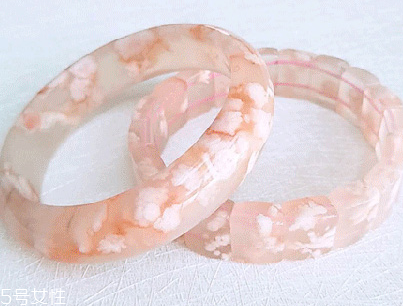 珊瑚玉手鐲價格 由具體品質(zhì)決定 珊瑚玉手鐲價格 由具體品質(zhì)決定