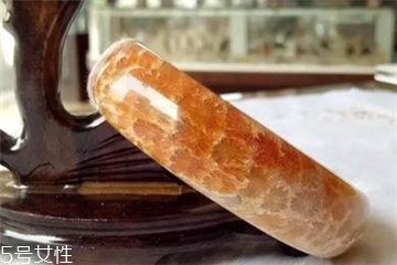 珊瑚玉手鐲什么顏色好 這些都是稀有顏色 珊瑚玉手鐲什么顏色好 這些都是稀有顏色
