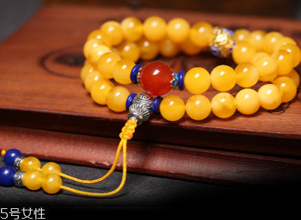 琥珀手串怎么盤(pán)玩 這樣才會(huì)包漿漂亮 琥珀手串怎么盤(pán)玩 這樣才會(huì)包漿漂亮