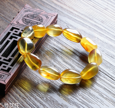 琥珀手鏈戴在哪個(gè)手上 別戴錯(cuò)了 琥珀手鏈戴在哪個(gè)手上 別戴錯(cuò)了