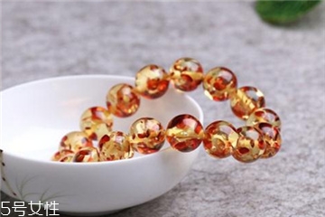 琥珀手鏈戴在哪個(gè)手上 別戴錯(cuò)了 琥珀手鏈戴在哪個(gè)手上 別戴錯(cuò)了