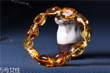 琥珀手鏈的功效與作用 原來有這么多好處 琥珀手鏈的功效與作用 原來有這么多好處