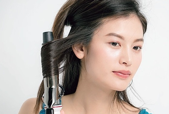 頭發(fā)塌下來(lái)怎么蓬松 5招讓發(fā)型空氣感 頭發(fā)塌下來(lái)怎么蓬松 5招讓發(fā)型空氣感