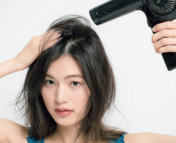 頭發(fā)塌下來(lái)怎么蓬松 5招讓發(fā)型空氣感 頭發(fā)塌下來(lái)怎么蓬松 5招讓發(fā)型空氣感