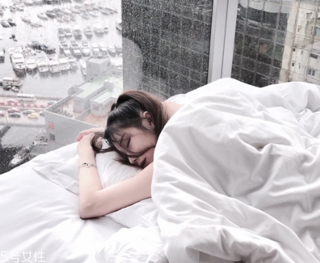 羽絨被可以用來鋪床嗎 會影響蓬松度 羽絨被可以用來鋪床嗎 會影響蓬松度