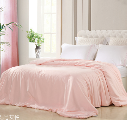 蠶絲被能放樟腦丸嗎 會(huì)有不良影響 蠶絲被能放樟腦丸嗎 會(huì)有不良影響