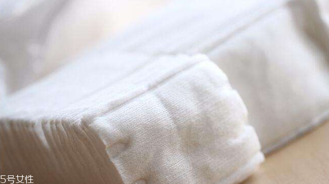 擦水乳用什么化妝棉好 壓邊款不浪費(fèi)水乳 擦水乳用什么化妝棉好 壓邊款不浪費(fèi)水乳