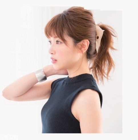 韓國(guó)女生發(fā)型綁扎方法 韓國(guó)最紅的隨興盤發(fā) 韓國(guó)女生發(fā)型綁扎方法 韓國(guó)最紅的隨興盤發(fā)