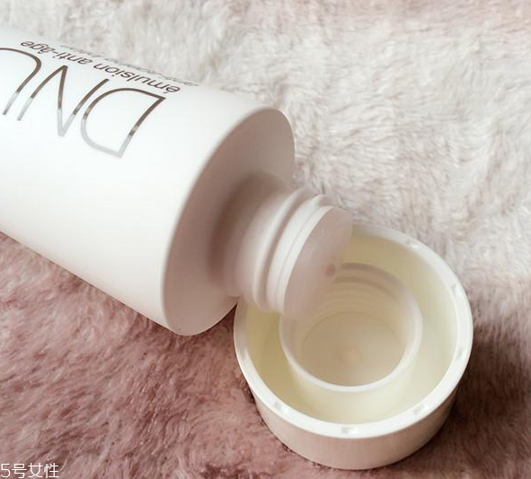 dnunik悅妍煥活乳液好用嗎 緊致舒緩就靠它 dnunik悅妍煥活乳液好用嗎 緊致舒緩就靠它