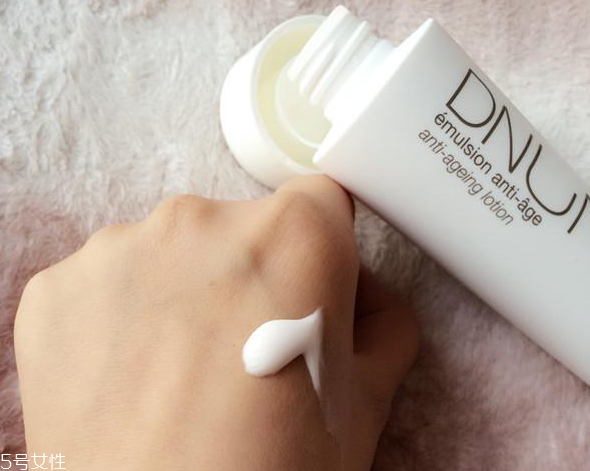 dnunik悅妍煥活乳液好用嗎 緊致舒緩就靠它 dnunik悅妍煥活乳液好用嗎 緊致舒緩就靠它