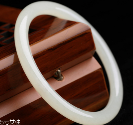 白玉手鐲一般多少錢 價值連城的民族瑰寶 白玉手鐲一般多少錢 價值連城的民族瑰寶