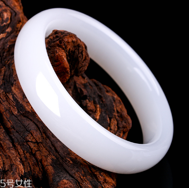 白玉手鐲一般多少錢 價值連城的民族瑰寶 白玉手鐲一般多少錢 價值連城的民族瑰寶