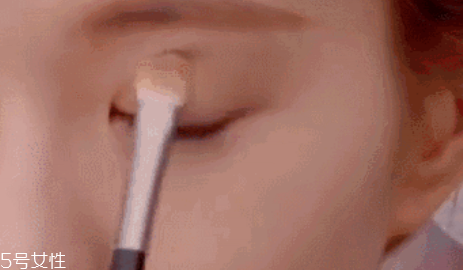 液體眼影和眼影粉哪個(gè)好 干濕眼影大pk 液體眼影和眼影粉哪個(gè)好 干濕眼影大pk