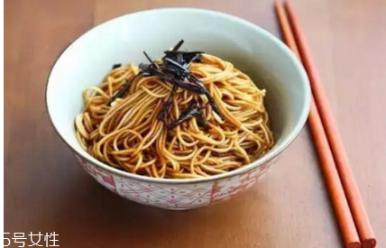 面條和米飯哪個(gè)熱量高 米飯減肥還是面食減肥 面條和米飯哪個(gè)熱量高 米飯減肥還是面食減肥