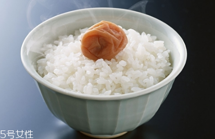 面條和米飯哪個(gè)熱量高 米飯減肥還是面食減肥 面條和米飯哪個(gè)熱量高 米飯減肥還是面食減肥