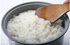 米飯和面包哪個(gè)熱量高 健康減肥很重要 米飯和面包哪個(gè)熱量高 健康減肥很重要