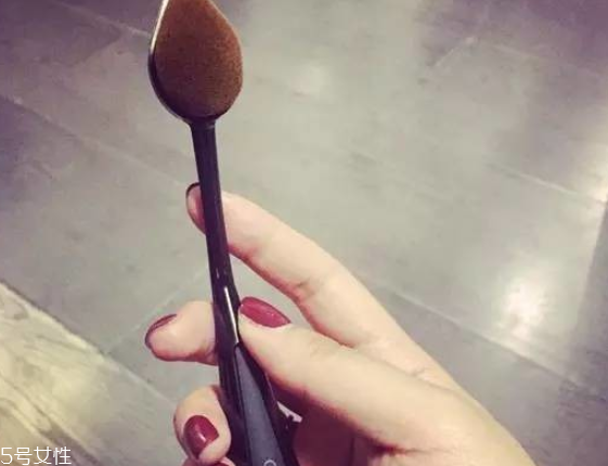 牙刷粉底刷和碗狀粉底刷哪個(gè)好 熱門粉底刷哪家強(qiáng) 牙刷粉底刷和碗狀粉底刷哪個(gè)好 熱門粉底刷哪家強(qiáng)