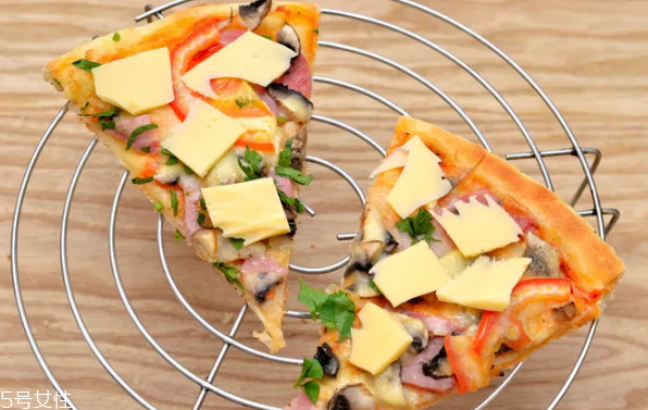 披薩冷了還能吃嗎 披薩冷了這樣加熱最好 披薩冷了還能吃嗎 披薩冷了這樣加熱最好