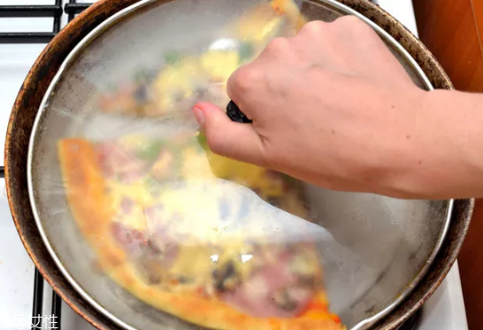 披薩冷了還能吃嗎 披薩冷了這樣加熱最好 披薩冷了還能吃嗎 披薩冷了這樣加熱最好