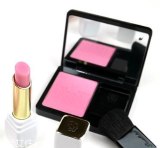 玫瑰色腮紅適合什么膚色 白皮黃皮都能使用 玫瑰色腮紅適合什么膚色 白皮黃皮都能使用