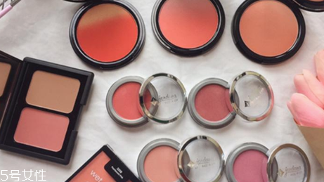 玫瑰色腮紅適合什么膚色 白皮黃皮都能使用 玫瑰色腮紅適合什么膚色 白皮黃皮都能使用