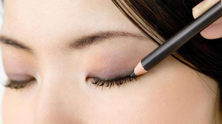畫(huà)眼線(xiàn)用什么畫(huà)最好 7個(gè)維度考察3種熱門(mén)眼線(xiàn)產(chǎn)品