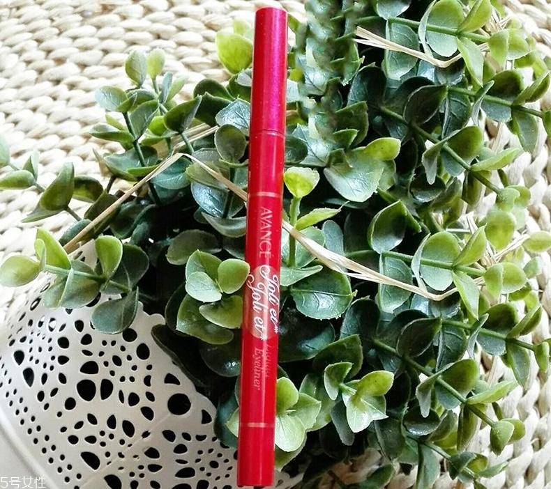 極細(xì)眼線筆哪個牌子好 畫內(nèi)眼線綽綽有余 極細(xì)眼線筆哪個牌子好 畫內(nèi)眼線綽綽有余