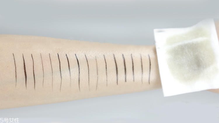 畫(huà)眼線(xiàn)用什么畫(huà)最好 7個(gè)維度考察3種熱門(mén)眼線(xiàn)產(chǎn)品