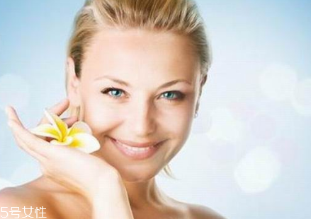 什么年齡開始用眼霜 越早用越好 什么年齡開始用眼霜 越早用越好