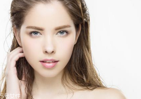 什么年齡開始用眼霜 越早用越好 什么年齡開始用眼霜 越早用越好