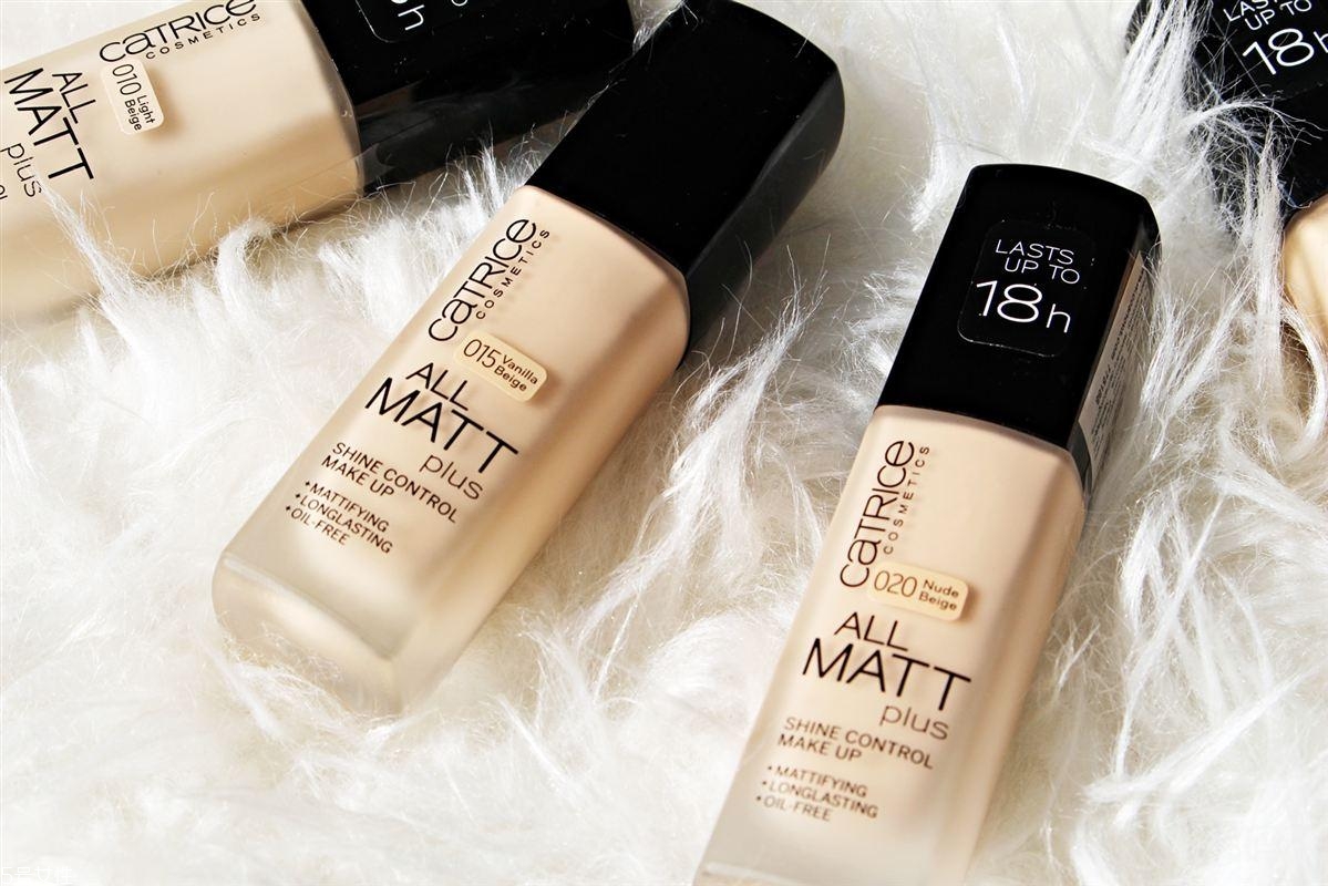 粉底液脫妝怎么補妝 夏季底妝持久才是王道 粉底液脫妝怎么補妝 夏季底妝持久才是王道