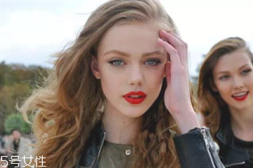 夏天怎么化妝不油膩 讓你清爽整個(gè)夏季 夏天怎么化妝不油膩 讓你清爽整個(gè)夏季