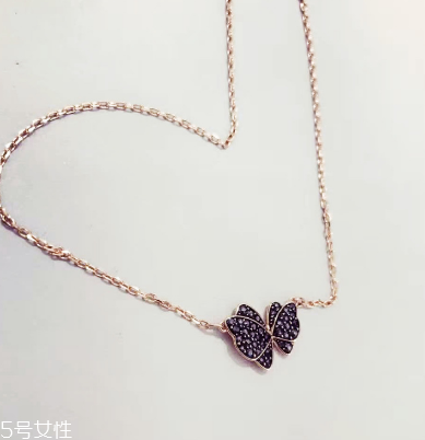 施華洛世奇黑蝴蝶項鏈多少錢 不對稱的美 施華洛世奇黑蝴蝶項鏈多少錢 不對稱的美
