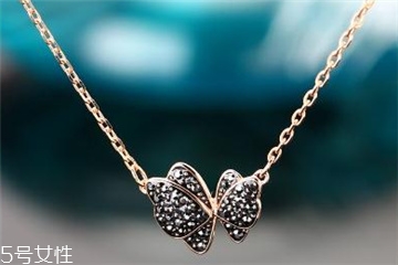 施華洛世奇黑蝴蝶項鏈多少錢 不對稱的美 施華洛世奇黑蝴蝶項鏈多少錢 不對稱的美
