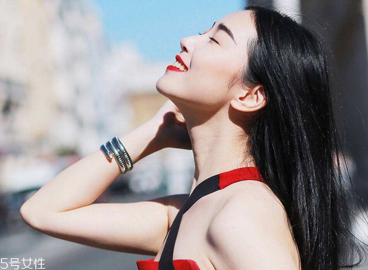 黑臉娃娃碳粉要涂多久 5分鐘就夠了 黑臉娃娃碳粉要涂多久 5分鐘就夠了